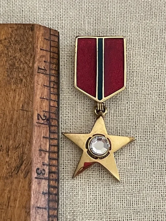 Sparkling Star Charm Pin - Picture 7 of 7